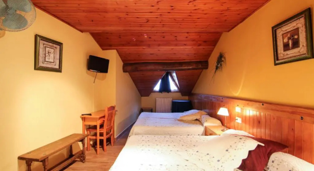 Четырёхместный номер Standard Roch Hotel