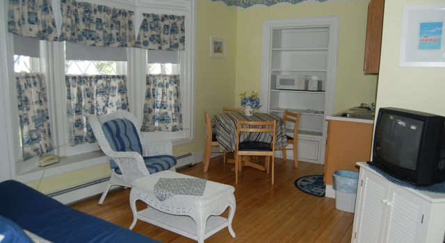 Atlantic Birches Inn, Varaa Hotelli Hotellit New England uima-altaalla, Uima-allas