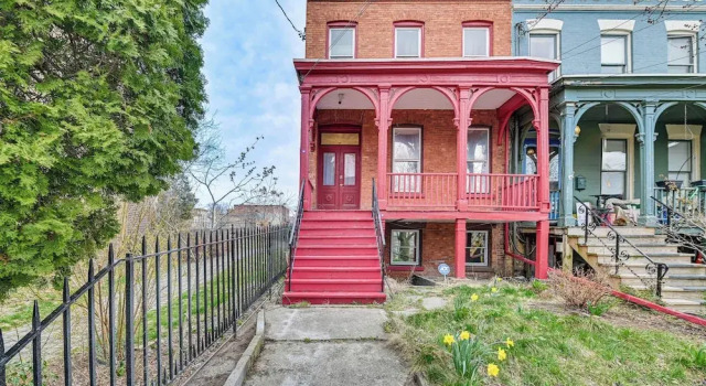Downtown Albany Vacation Rental - Chic & Walkable!, Забронировать Апартаменты/квартира Олбани Hudson Valley, рядом с Спортивно-выставочная арена Washington Avenue Armory