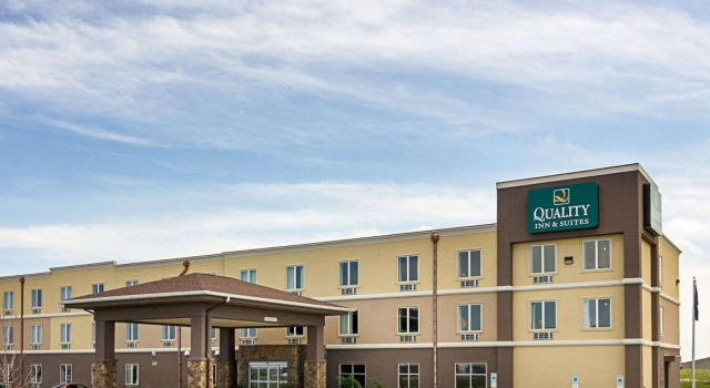 Четырёхместный люкс Quality Inn & Suites Minot North