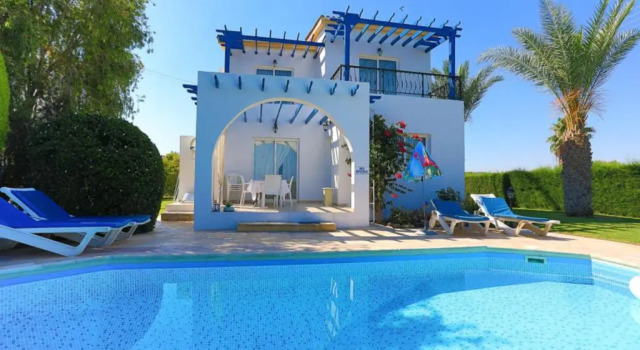 Вилла с 3 комнатами Lemon Grove Villa Ena