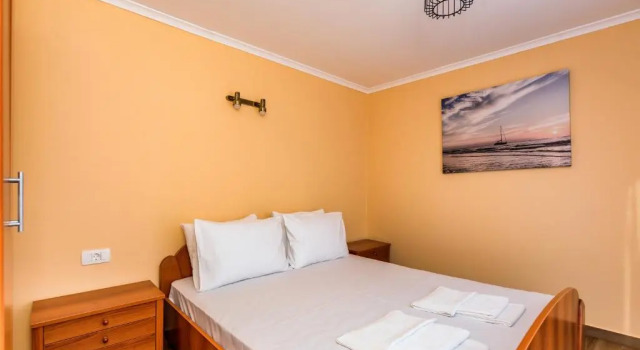 Apartments and Rooms Sole Mar, Book Apartment Sutomore Bar County