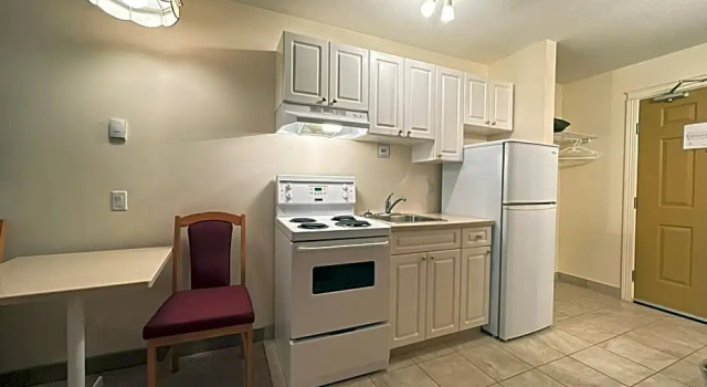 Четырёхместный номер Standard Western Budget Motel Ponoka