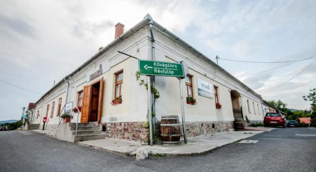 Mi A Ko Vendégház, Rezervovat Hotel Köveskál 