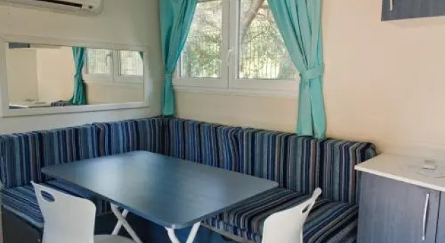 Mobile Homes Camping Kovačine, Varaa Leirintäalue Hotellit Kvarner Islands uima-altaalla, Uima-allas