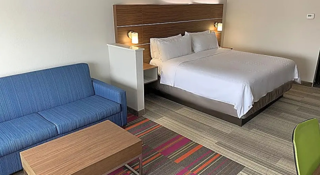 Люкс Standard Holiday Inn Express & Suites Moore by IHG