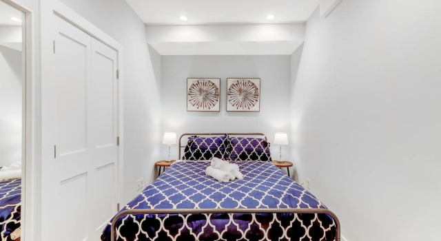 Luxury 3BD/2BA Near Logan Airport and T station, Забронировать Отель Бостон Бостон