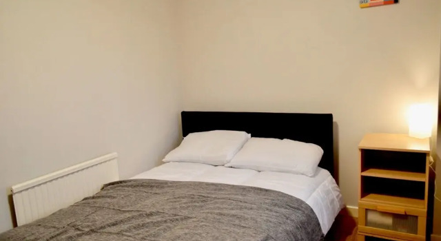 Spacious and Light 3 Bedroom Flat in Scenic Canonmills, Забронировать Отель Отели Эдинбурга 3 звезды, рядом с Памятник Вальтеру Скотту, 3*
