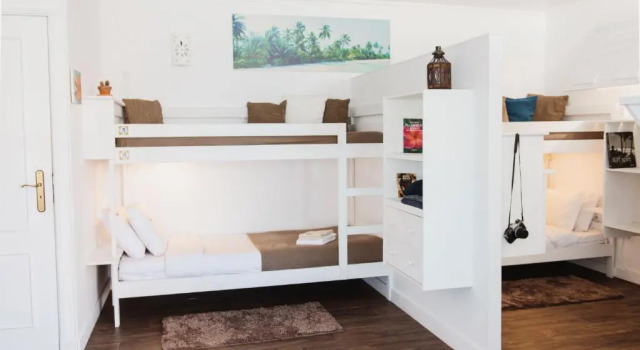 Кровать в общем номере с видом на море Laneez Ericeira Surf House
