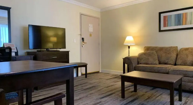 Люкс Deluxe Best Western PLUS Burnaby Hotel
