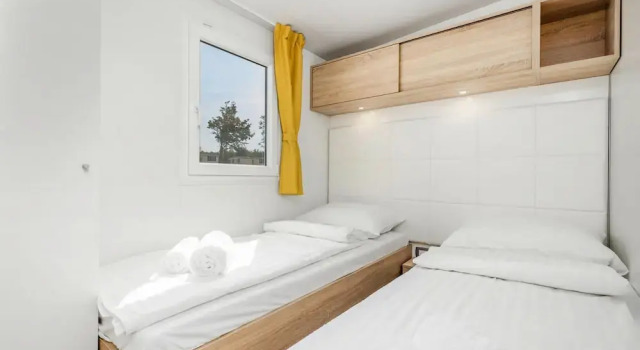 Mobile Home Omisalj With Seaview at Beach, Varaa Hotelli Hotellit Kvarner Islands uima-altaalla, Uima-allas