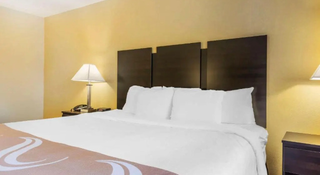 Номер Standard Quality Inn & Suites Pittsburgh Harmarville