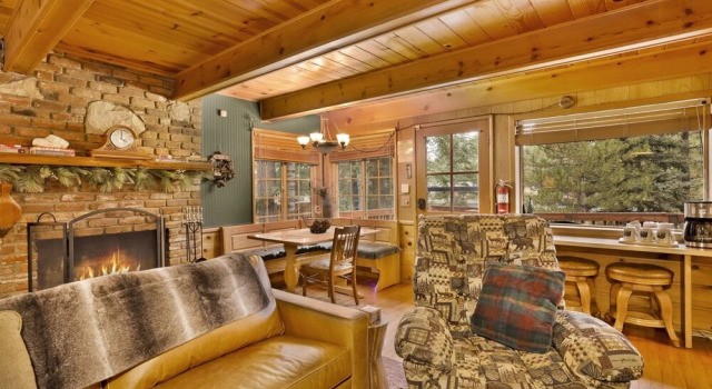 2245-plymouth Mountain Escape 3 Bedroom Home by Redawning