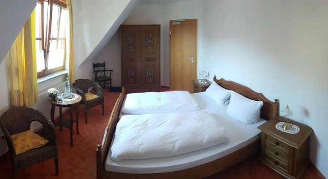 Gasthof Zum Schwarzen Ross, Varaa Hotelli Zeitlofs 