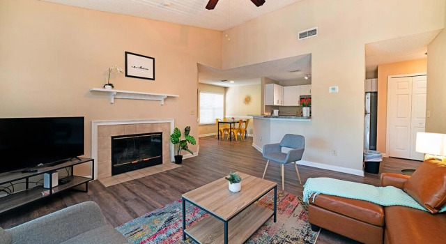 Convenient Apartments to Golf & Beaches by Frontdesk, Book Lejlighed Jacksonville Florida