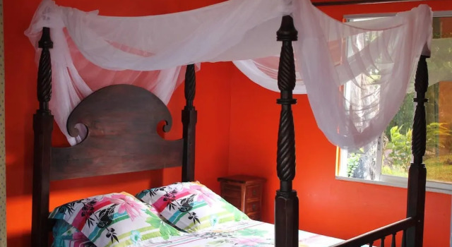Bungalow With one Bedroom in Ste Rose, With Wonderful sea View, Pool A, Rezerwuj Dom wakacyjny Hotele w Basse-Terre z parkingiem, Parking
