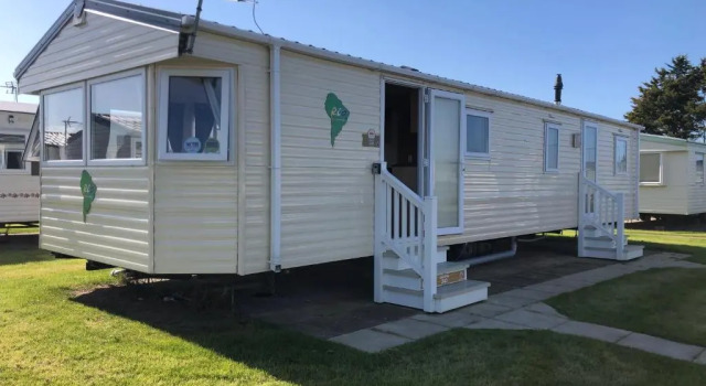 10 berth caravan on marine park in Rhyl, Забронировать Кемпинг Отели Рила с бассейном, рядом с Восточный пляж Рила, Бассейн
