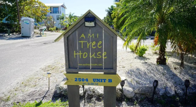 Коттедж Anna Maria Island Tree House Pet Friendly