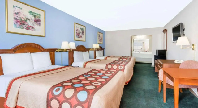 Номер Superior Super 8 by Wyndham Greensboro