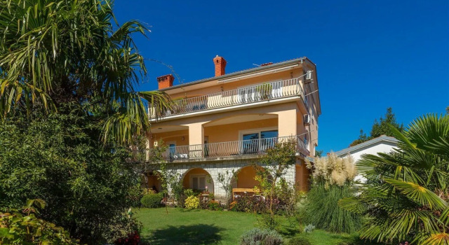 Awesome Home in Silo With Wifi and 2 Bedrooms, Prenota Hotel Hotel a Isole Quarnerine con parcheggio, Parcheggio