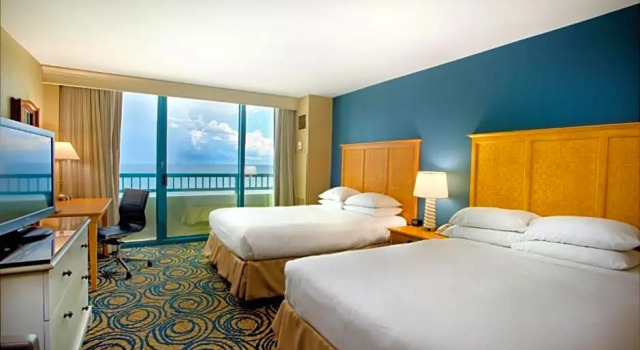Четырёхместный люкс c 1 спальней oceanfront Hilton Daytona Beach Resort