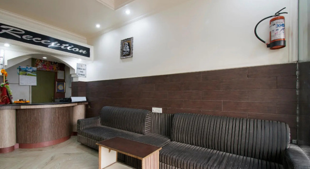 OYO 6647 Om Hari Residency, Забронировать Отель Отели Джамму и Кашмира с парковкой, Парковка