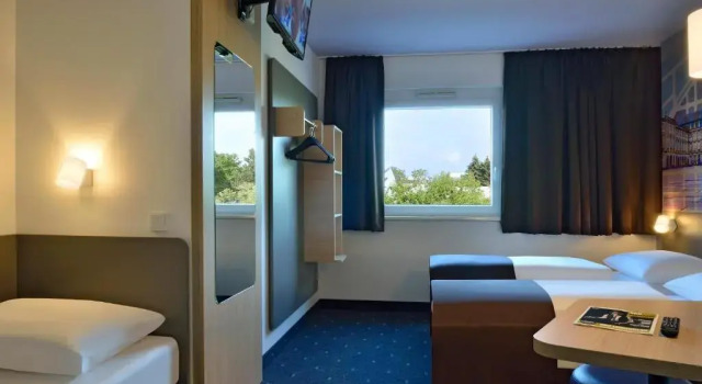 Трёхместный номер Standard B&B Hotel Mannheim-Neuostheim