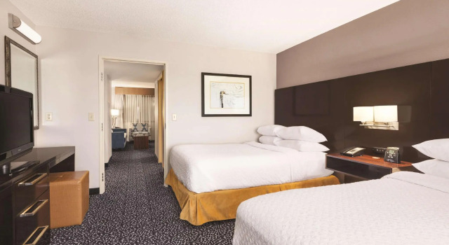 Четырёхместный люкс Embassy Suites Louisville East