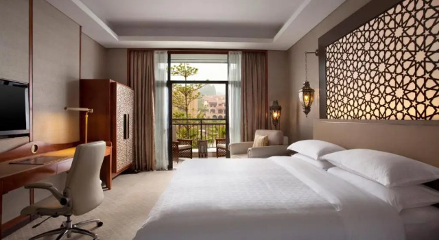 Двухместный номер Premier с балконом и с видом на сад Sheraton Qingyuan Lion Lake Resort