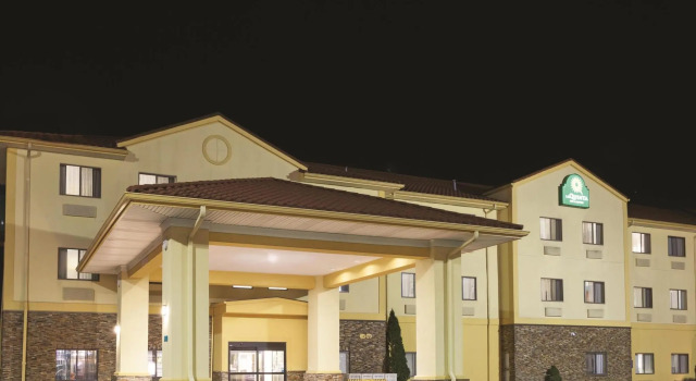 Четырёхместный номер Standard La Quinta by Wyndham Elizabethtown