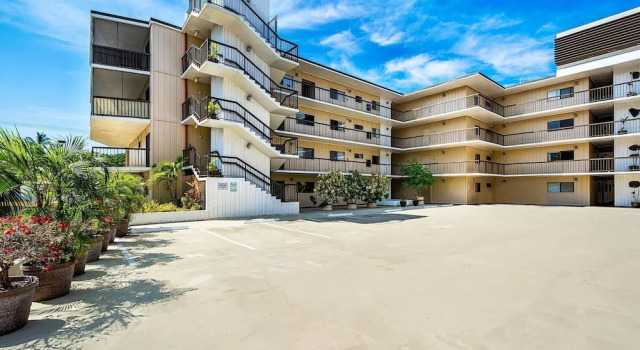 Kona Plaza#203