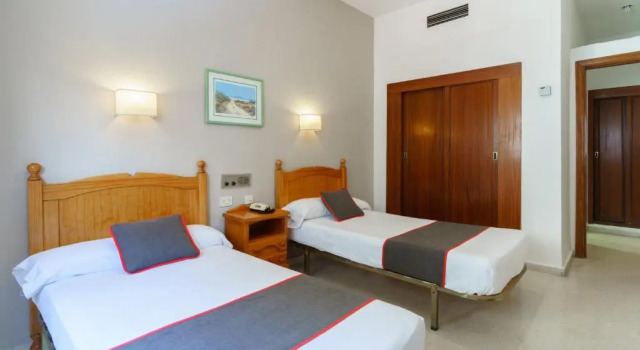 Четырёхместный номер Standard Hotel Costa Andaluza