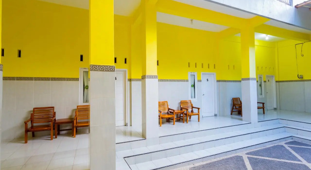 OYO 1427 Azzahra Guest House Syariah