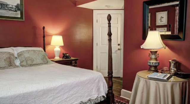Номер Comfort 200 South Street Inn
