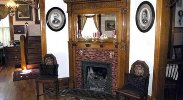 Lennox House Bed & Breakfast, Забронировать Отель Отели Колорадо-Спрингса 3 звезды, рядом с Центр изобразительного искусства Колорадо-Спрингс, 3*