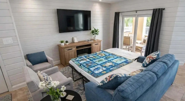 New 2br - Pool Patio - Bunk Beds - 1st Floor 2 Bedroom Apts