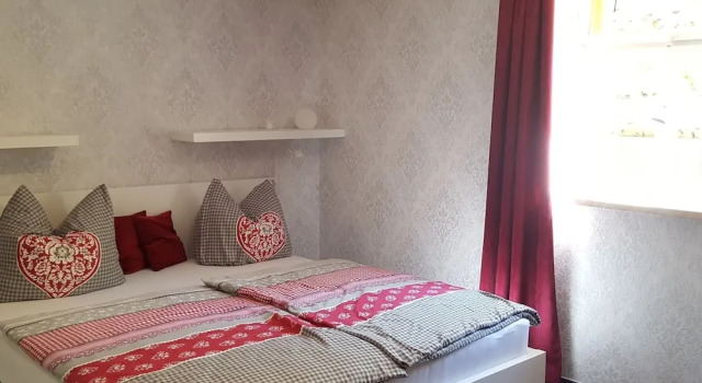 Charming holiday home with natural garden in Kaltennordheim-Thuringia, Book Vacation Home Cottages in Kaltennordheim, Cottage