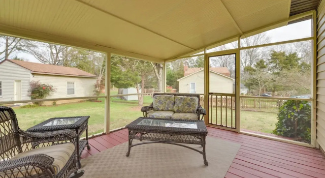 Коттедж Cozy Home w/ Fenced Yard < 1 Mi Downtown Matthews!