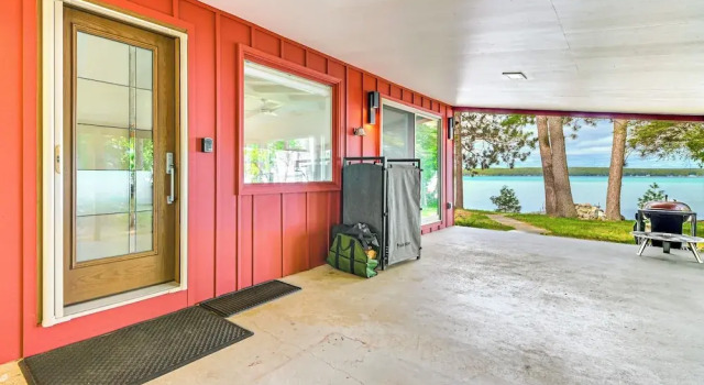 Коттедж Higgins Lake House w/ Swimming Dock!