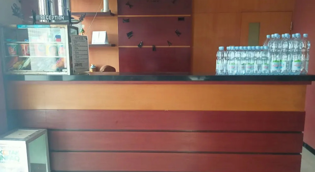 Hotel O Kost Orange Syariah, Book Hotel Hotels in Sulawesi with Parking, Parking