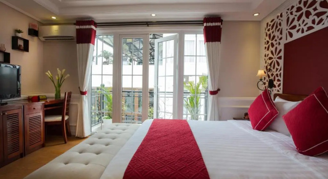 Полулюкс с балконом La Beaute De Hanoi Hotel