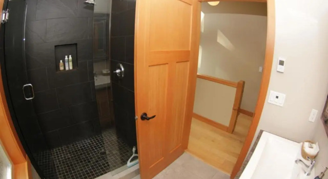 Люкс Black Bear Guesthouse