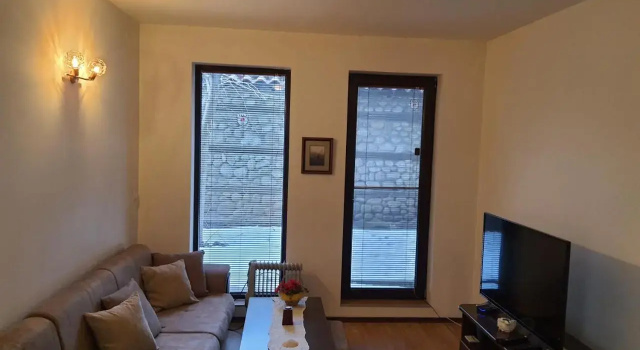Homey 1-bed condo, fastest internet, free parking
