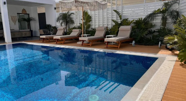 Chrystal Blue Suites 2 Bedroom Villa with private pool VASILIKI, Boek Villa Hotels in Protaras met parkeren, in de buurt van Sunrise Beach, Parkeren