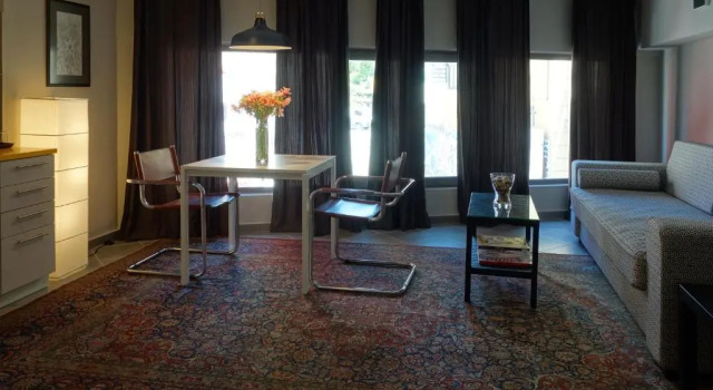 Апартаменты с видом на бассейн Athens Suites