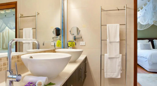 Коттедж Luxury с 2 комнатами Lake Weyba Cottages Noosa