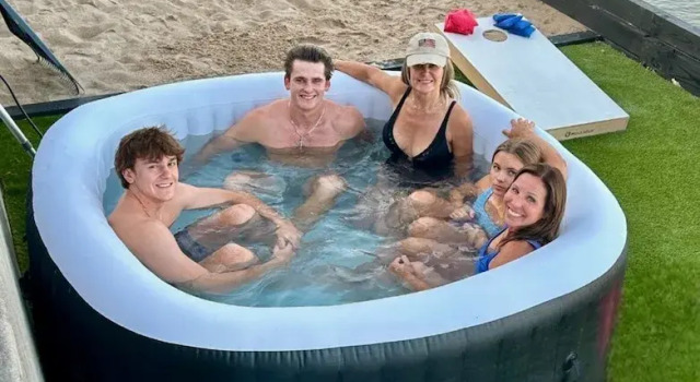 Waterfront Retreat on West Bay w Hot Tub, Games & More! 7345, Varaa Lomakoti Leelanau Peninsula Wineries Michigan