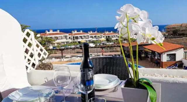 Апартаменты Lovely apartment with pool and sea views 770
