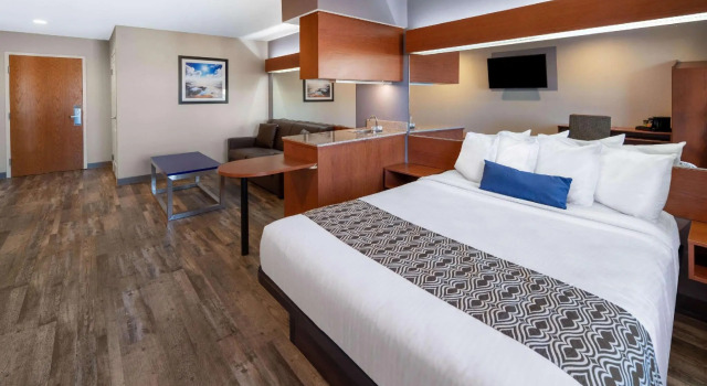 Двухместный люкс Microtel Inn & Suites by Wyndham Tracy