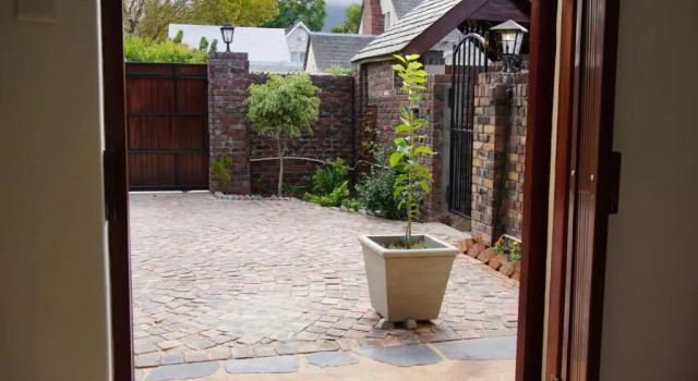 Two Door Cottage, Забронировать Дом для отпуска Коттеджи Rondebosch, Коттедж
